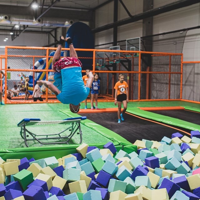 Zajęcia dla dzieci Park trampolin Jump Arena 20 % taniej w godzinach 9-15 w Warszawie