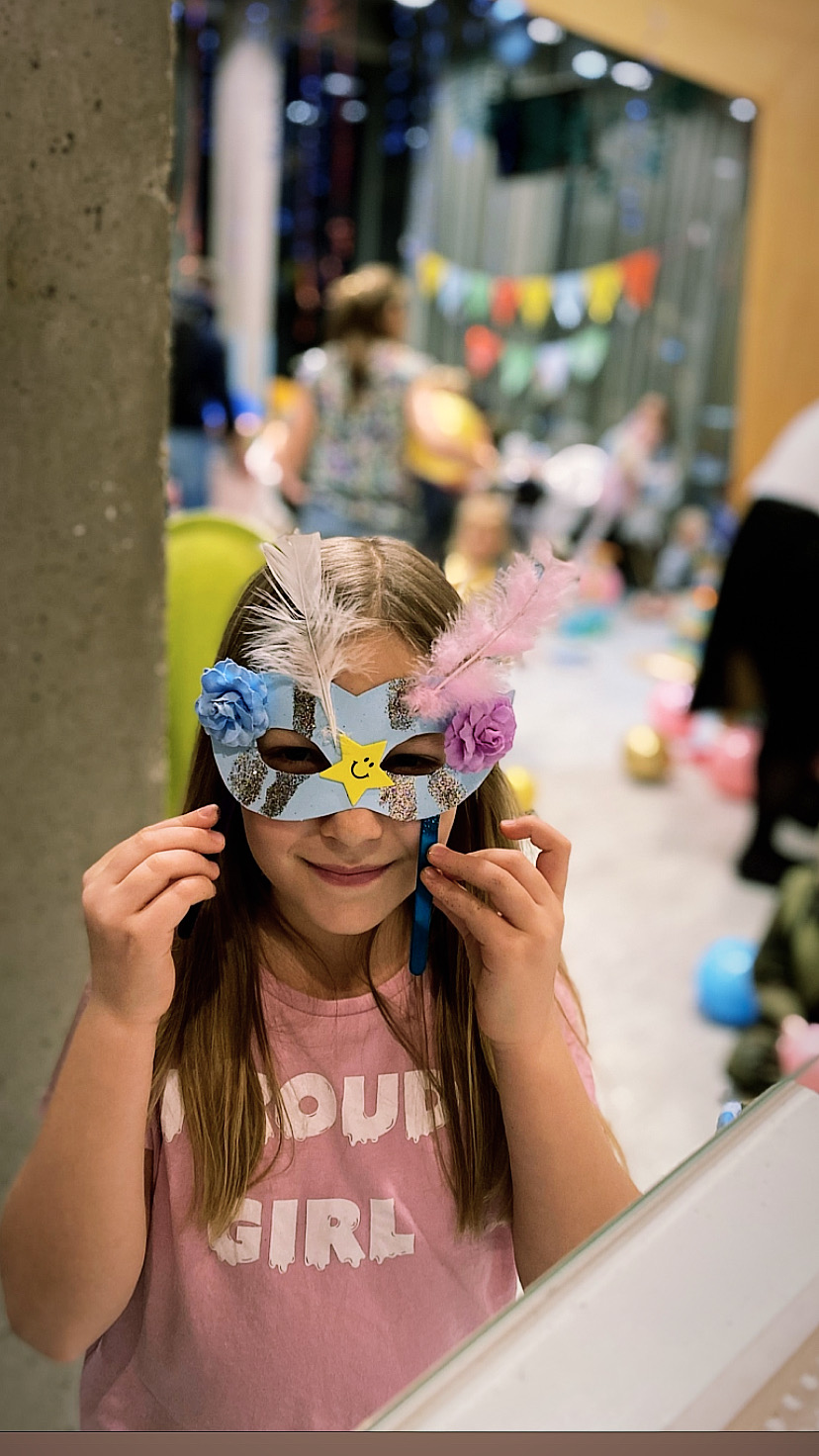 Zajęcia dla dzieci FLUO BAL KARNAWAŁOWY DLA DZIECI 4+, godz. 17:00-19:30 w Warszawie