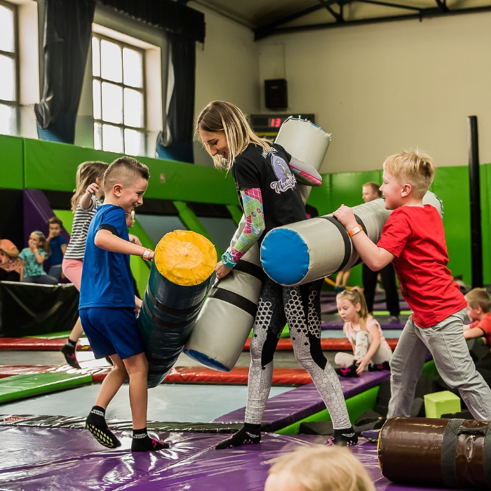 Zajęcia dla dzieci Park trampolin Mania Skakania 2 godziny w cenie 1 do godziny 18 w Lublinie
